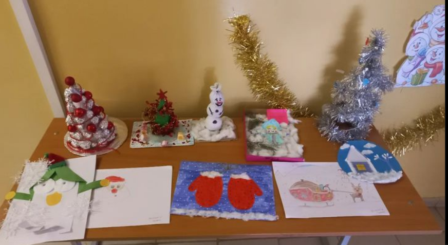 Выставка поделок учащихся "Зимняя фантазия".